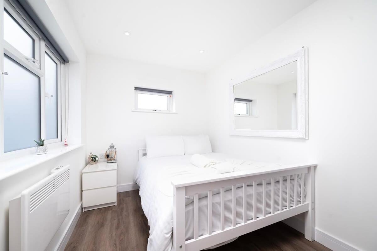 Ferienwohnung Cozy Single Level Flat With Parking Enfield Exterior foto