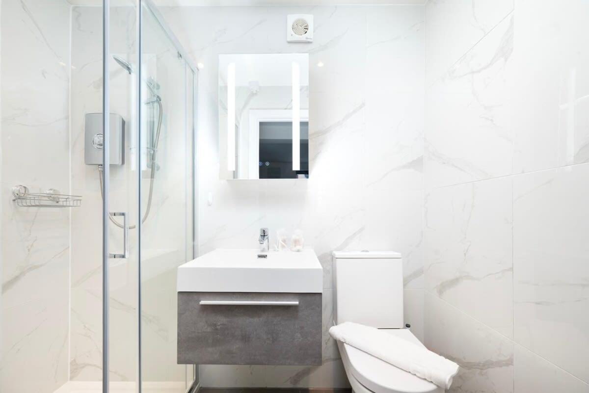 Ferienwohnung Cozy Single Level Flat With Parking Enfield Exterior foto