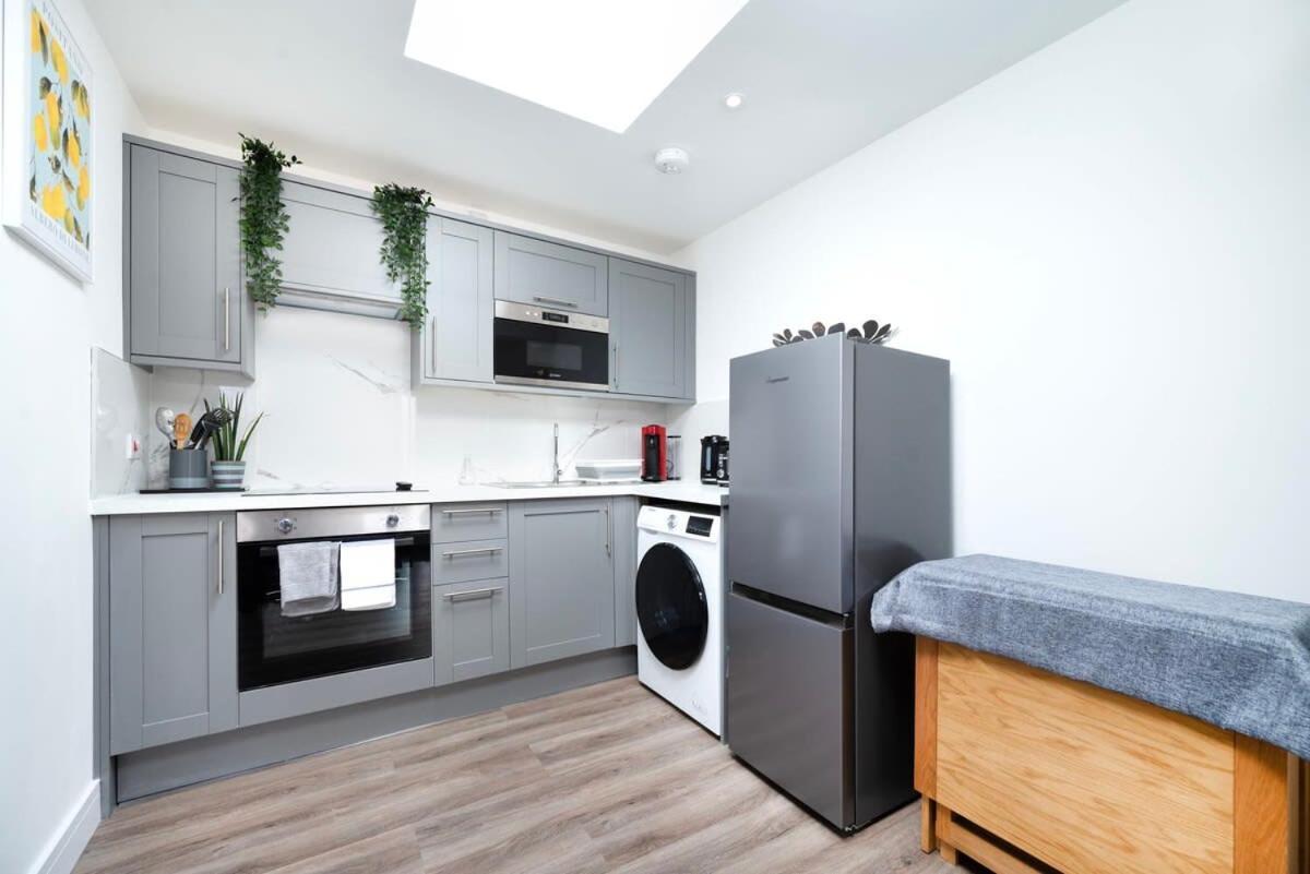 Ferienwohnung Cozy Single Level Flat With Parking Enfield Exterior foto