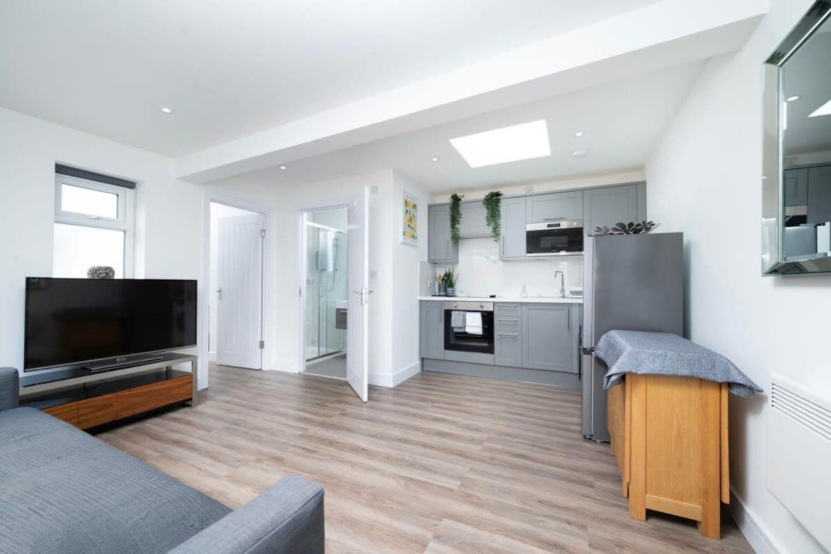 Ferienwohnung Cozy Single Level Flat With Parking Enfield Exterior foto