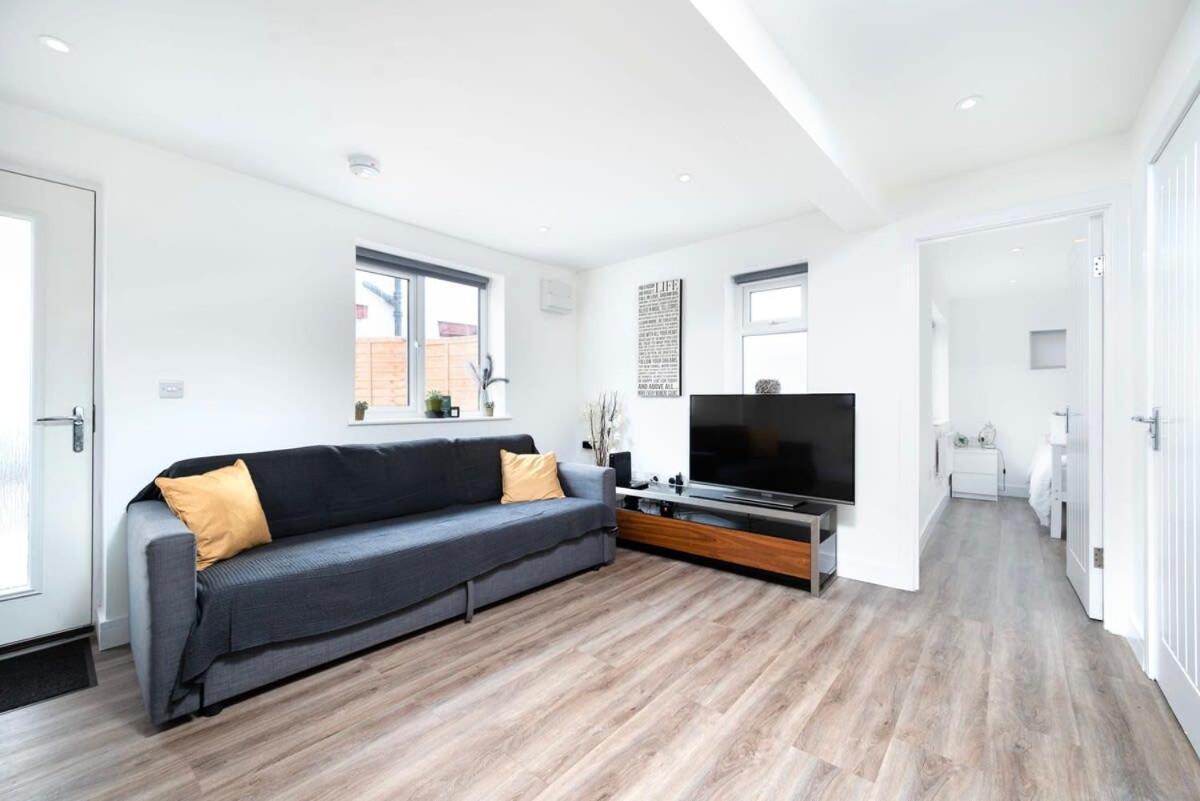 Ferienwohnung Cozy Single Level Flat With Parking Enfield Exterior foto