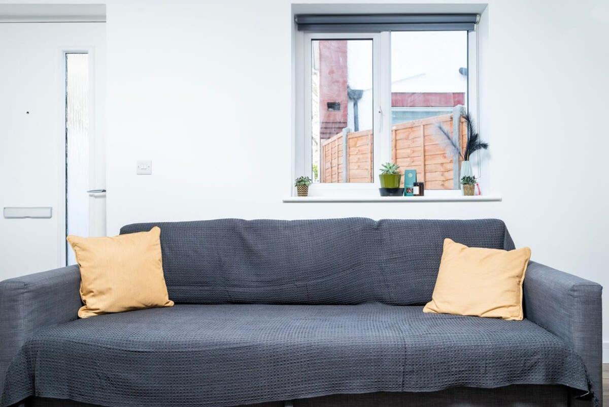 Ferienwohnung Cozy Single Level Flat With Parking Enfield Exterior foto